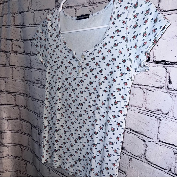 Brandy Melville Floral Short Sleeve‎ Baby Tee Size Small - Picture 2 of 4